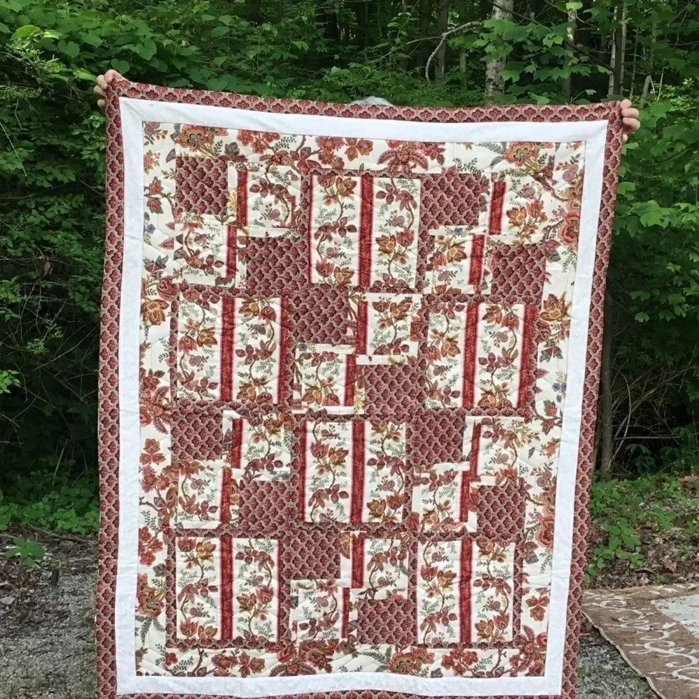 NWT Hand Crafted Elizabethan Tulip Print Quilt